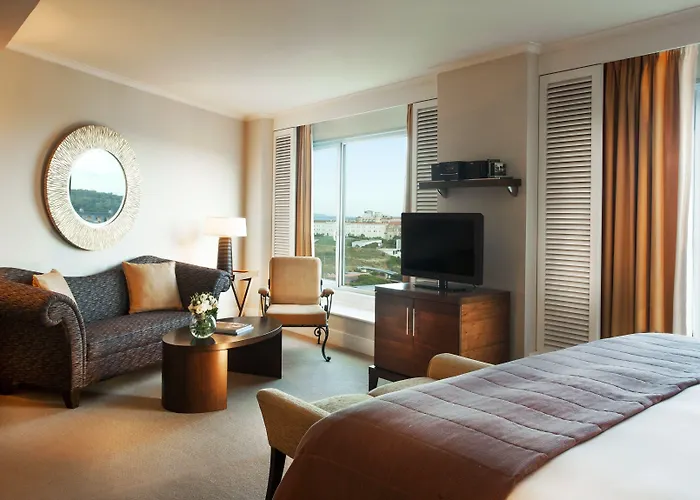 Ξενοδοχείο Corinthia 5*