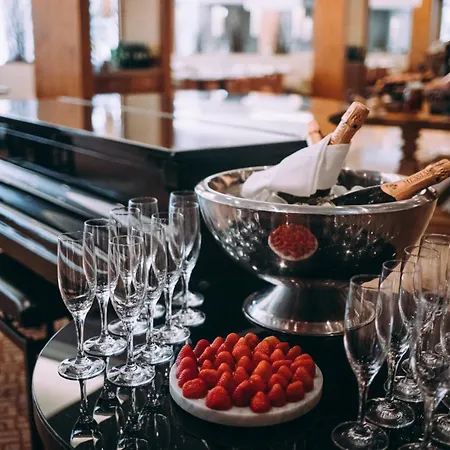 호텔 Corinthia 5*