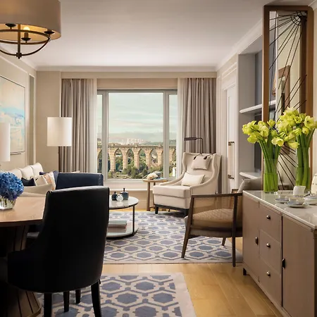 Corinthia Hotel