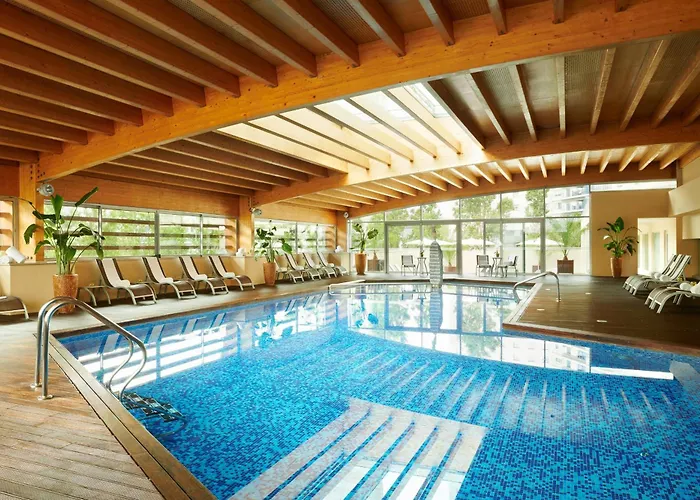 Corinthia Отель