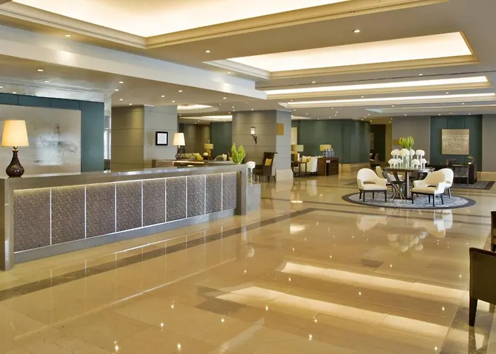 Отель Corinthia