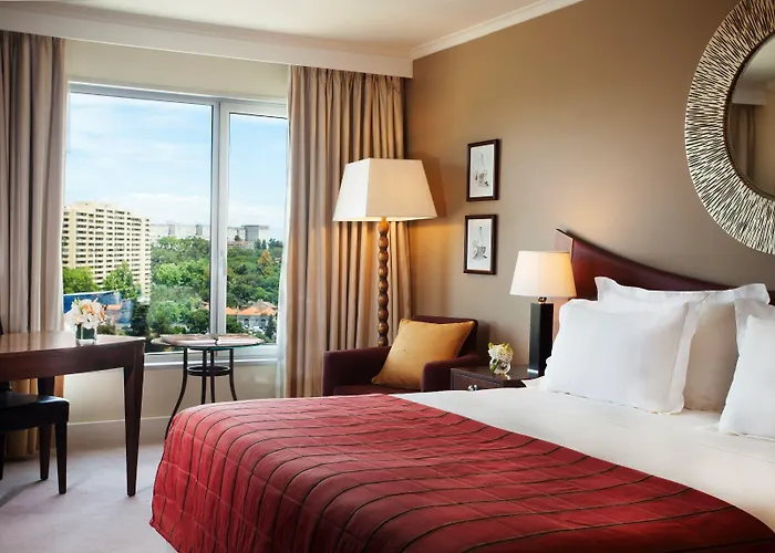 Отель Corinthia