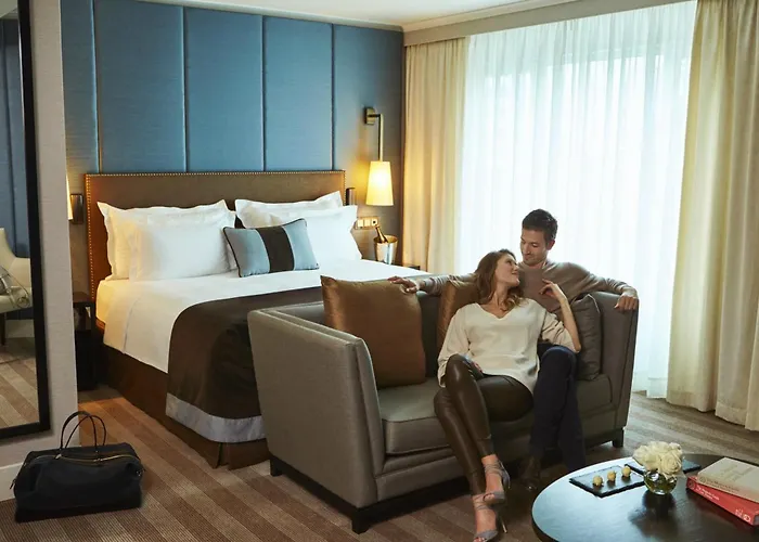 Corinthia Отель