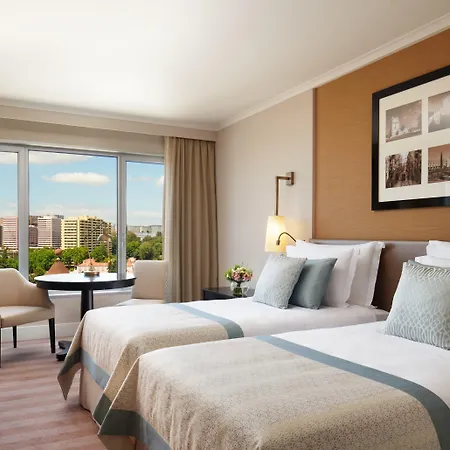 Otel Corinthia