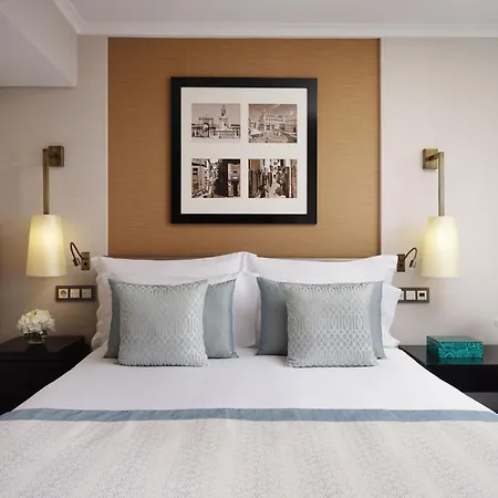 Otel Corinthia