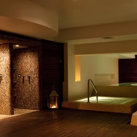 Отель Corinthia 5*