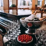 Отель Corinthia 5*